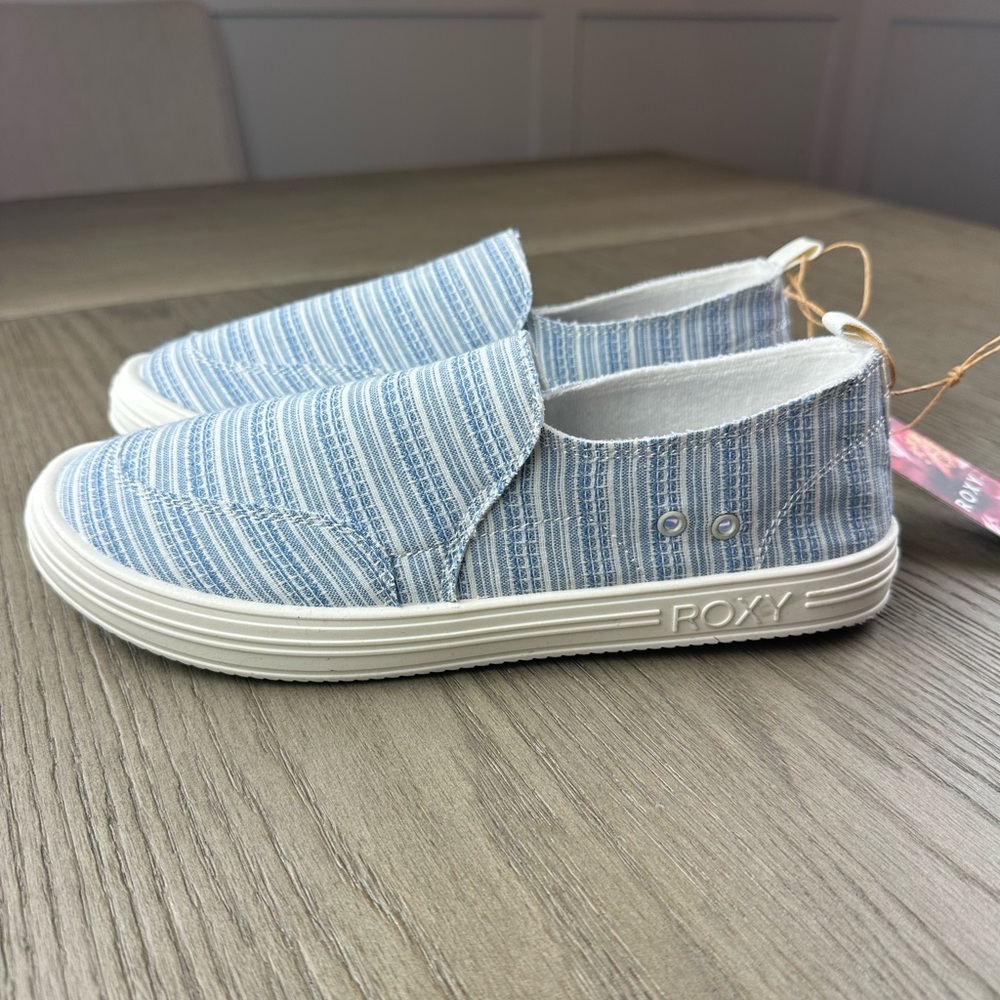 Roxy Lola slip on shoes. NWT. Size 8. Cute (no box)